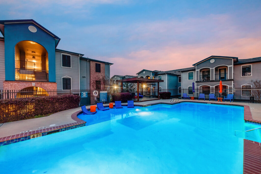 Campus-Edge-apartments-pool-2 Campus Edge Apartments in Huntsville Pool